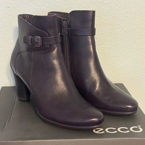 Ecco Sculptured 75 Night Shade (dark purple) Size 8-8.5 Mint Condition w/ Box